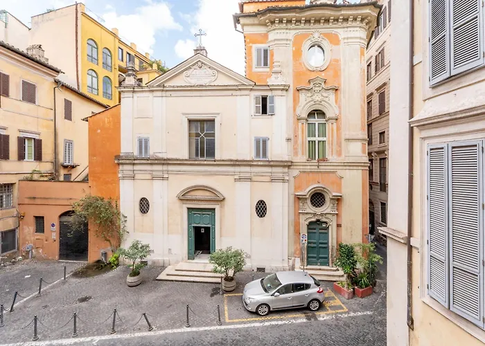 The Pantheon Gallery, In The Center Of Apartment