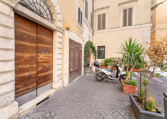 The Pantheon Gallery, In The Center Of Apartment Rom